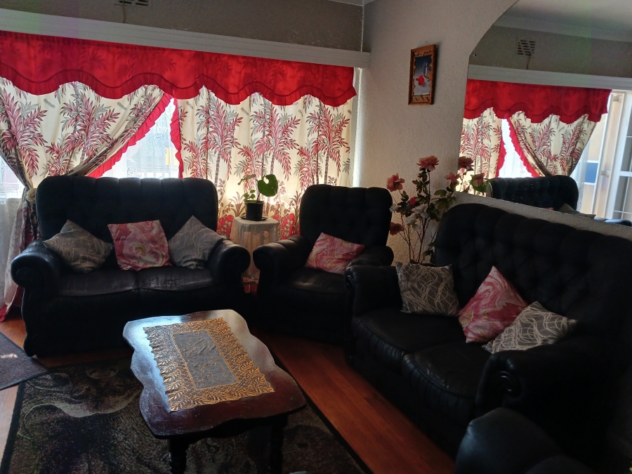 2 Bedroom Property for Sale in Goodwood Estate Western Cape